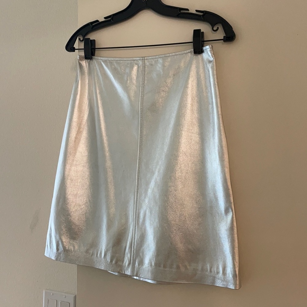 St. John metallic form fitting skirt!